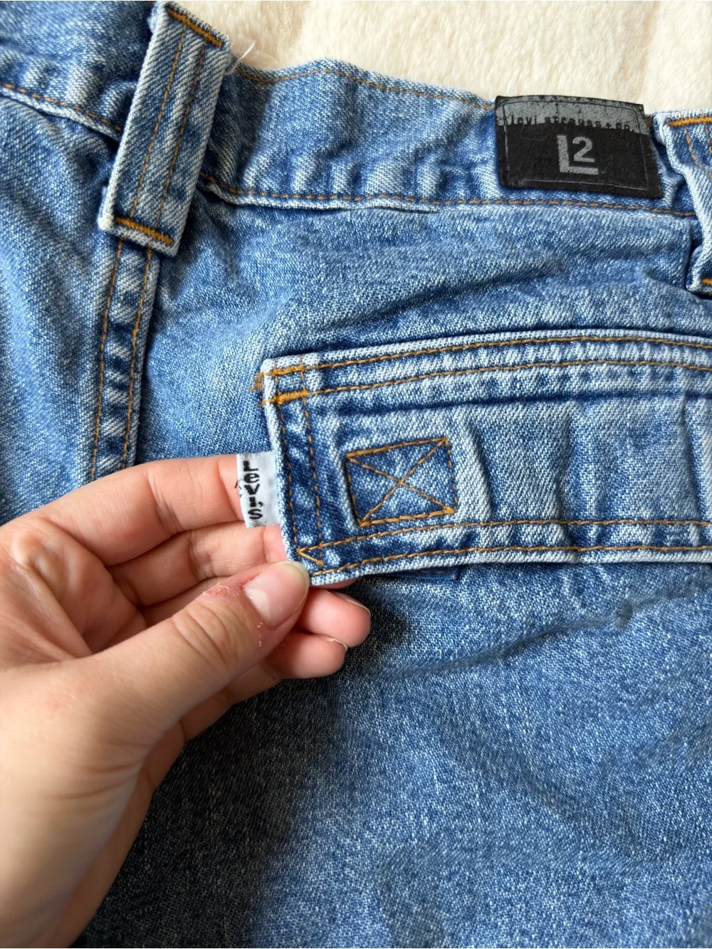 Vintage Levi’s L2 High Waisted Denim Cargo Shorts Size 30 - Picture 3 of 6